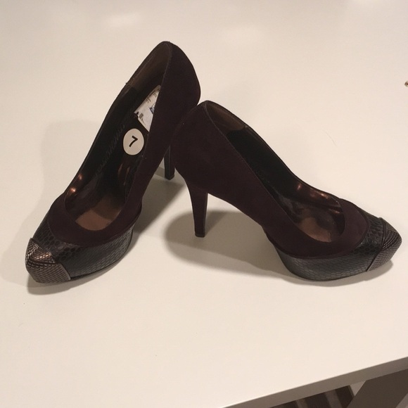 Carlos Santana Size 7 Stilettos 5” Heels Brown Suede Decorative Toe Classy Shoes - Picture 1 of 6